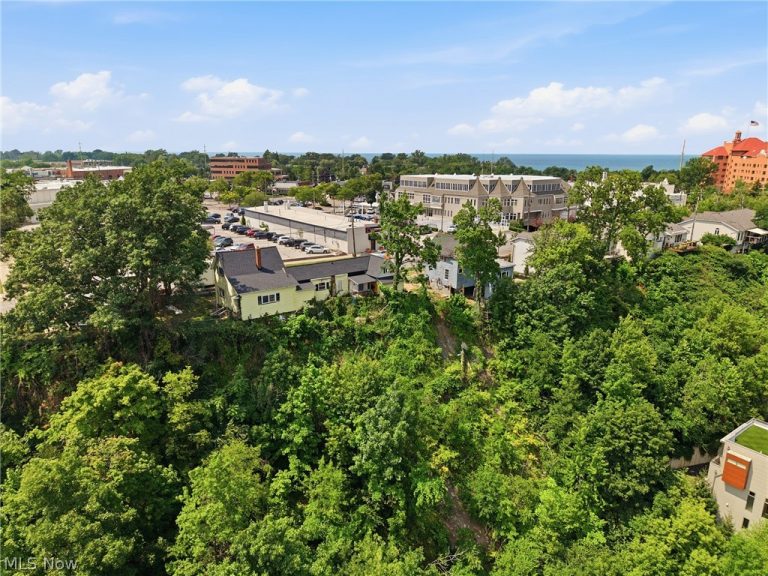 1587 Wooster Road, Rocky River, OH - Photo 4