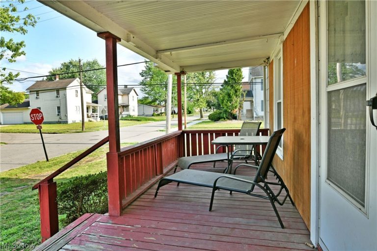 304 Cherry Avenue, Niles, OH - Photo 4