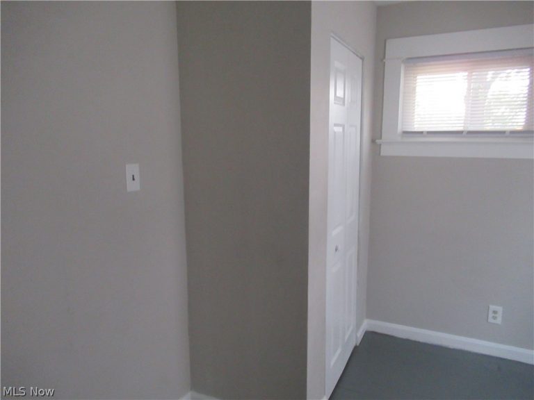 59 Sector Drive, Bedford, OH - Photo 8