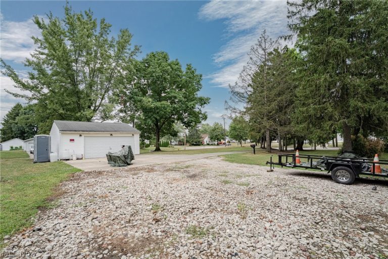 5570 Dunham Road, Maple Heights, OH - Photo 5