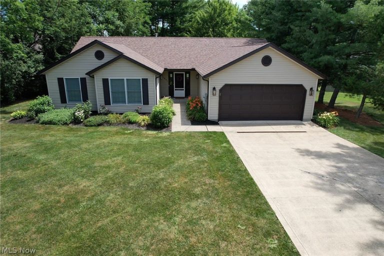 1091 Evening Star Drive, Roaming Shores, OH - Photo 2