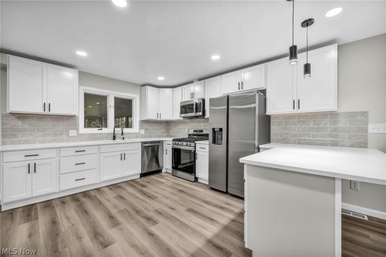 9497 Idlewood Drive, Brooklyn, OH - Photo 4