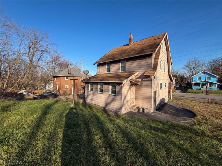 2426 Shirley Road, Youngstown, OH - Photo 5