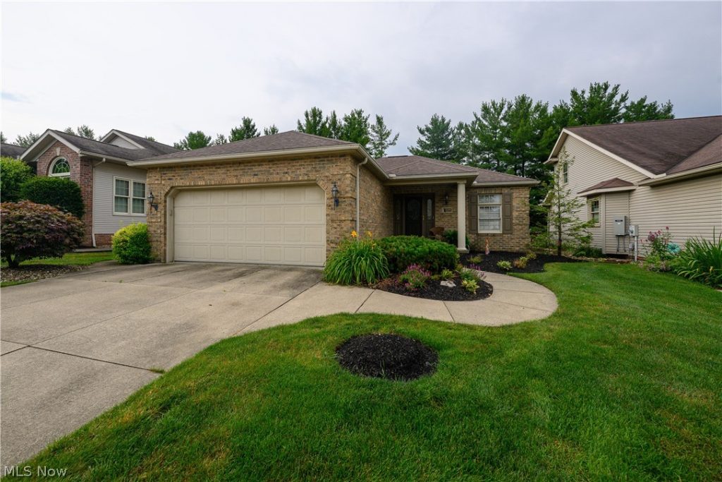 598 Saguaro Place, Barberton, OH