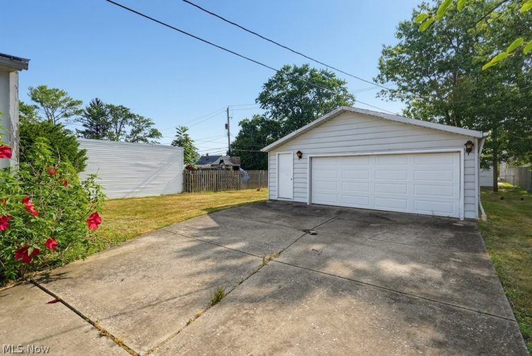 1405 Washington Boulevard, Mayfield Heights, OH - Photo 4