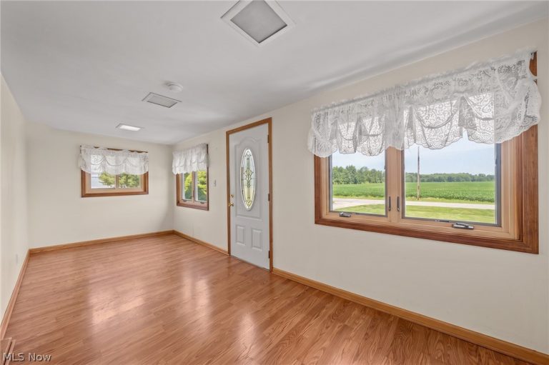 27323 Capel Road, Columbia Station, OH - Photo 4