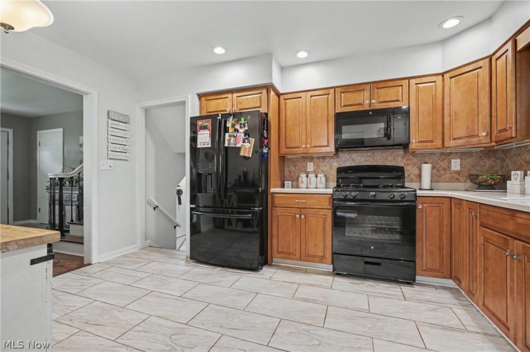 3877 Ayrshire Drive, Youngstown, OH - Photo 3