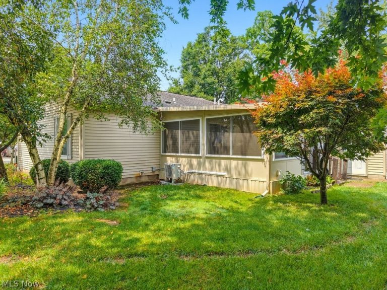 3295 Waterside Drive, Akron, OH - Photo 5