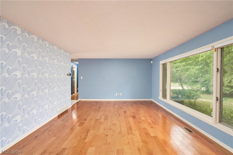 1172 Berwick Lane, South Euclid, OH - Photo 8