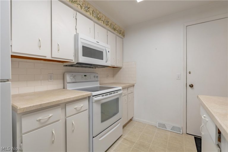 1856 Beechwood Avenue, North Canton, OH - Photo 8