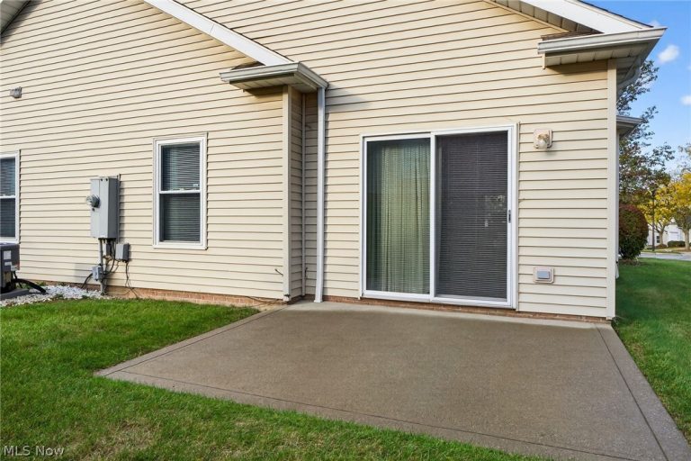 205 Village Drive, Seven Hills, OH - Photo 5