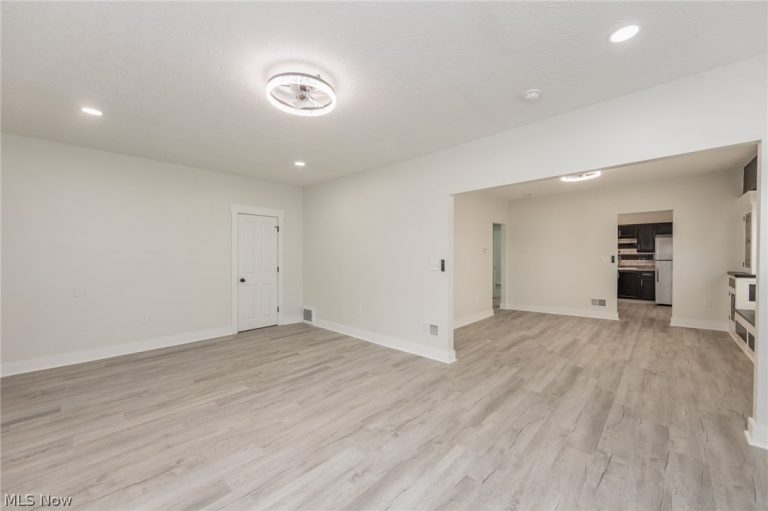 11711 Buckingham Avenue, Cleveland, OH - Photo 5