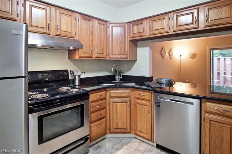 2953 Heatherwood Court, Stow, OH - Photo 3