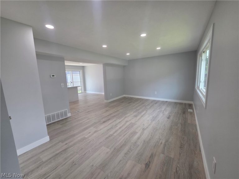 203 Paxton Road, Eastlake, OH - Photo 3