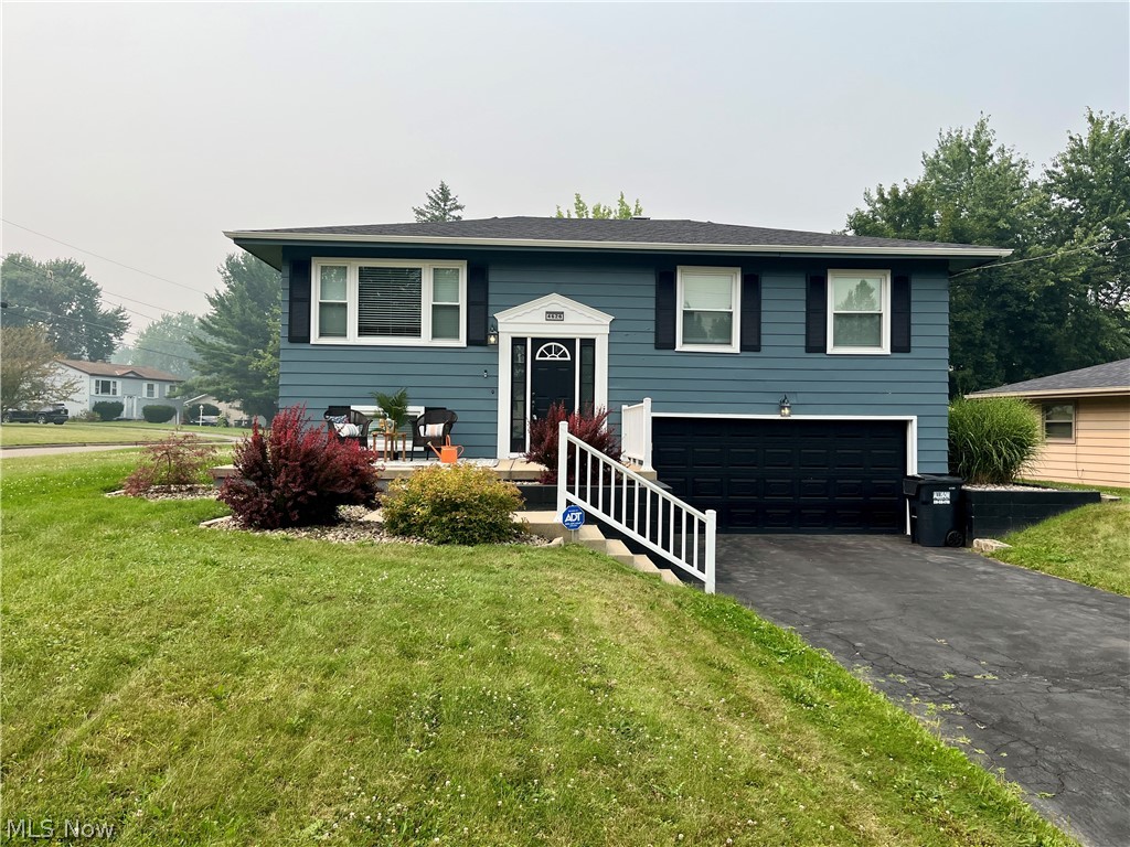 4626 Warwick Drive, Canfield, OH