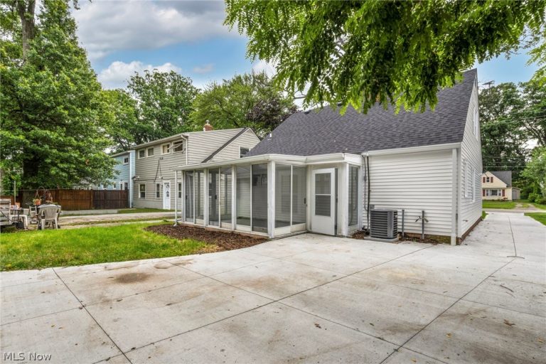 23928 Knickerbocker Road, Bay Village, OH - Photo 5