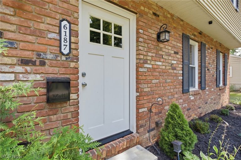 6187 Magnolia Drive, Mentor, OH - Photo 2