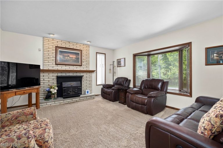 18820 Bennett Road, North Royalton, OH - Photo 2