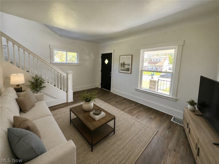 15264 Broadway Avenue, Maple Heights, OH - Photo 3