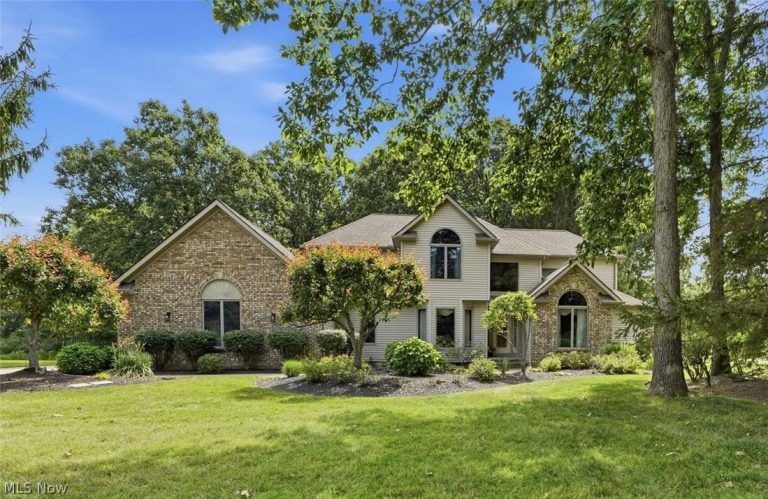 6435 Suzanne Lane, Solon, OH - Photo 2