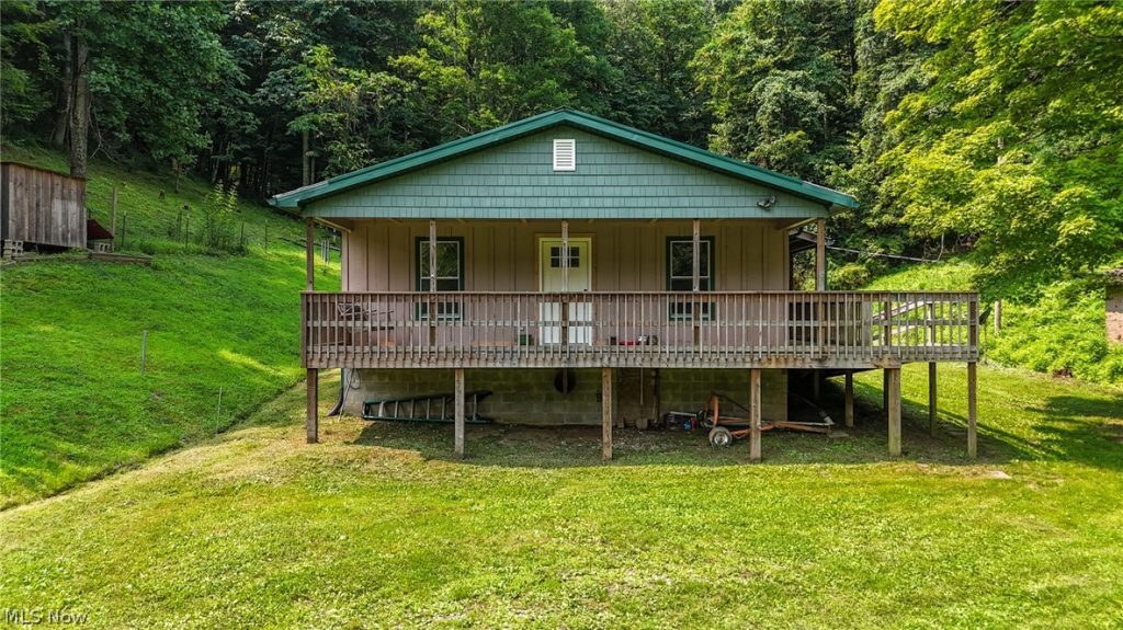 58 Moody Lane, St Marys, WV