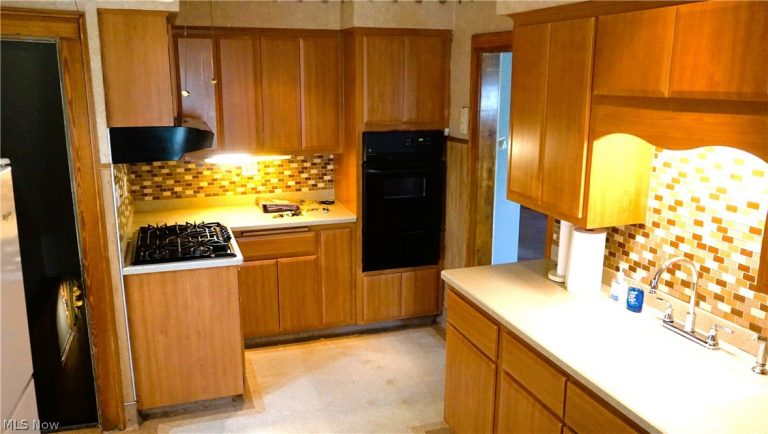 16409 Laverne Avenue, Cleveland, OH - Photo 2