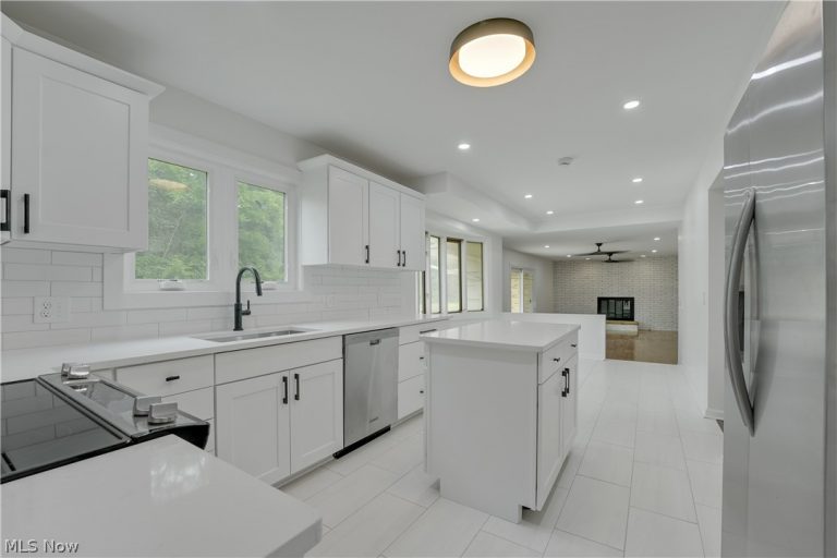 33065 Arlesford Drive, Solon, OH - Photo 8