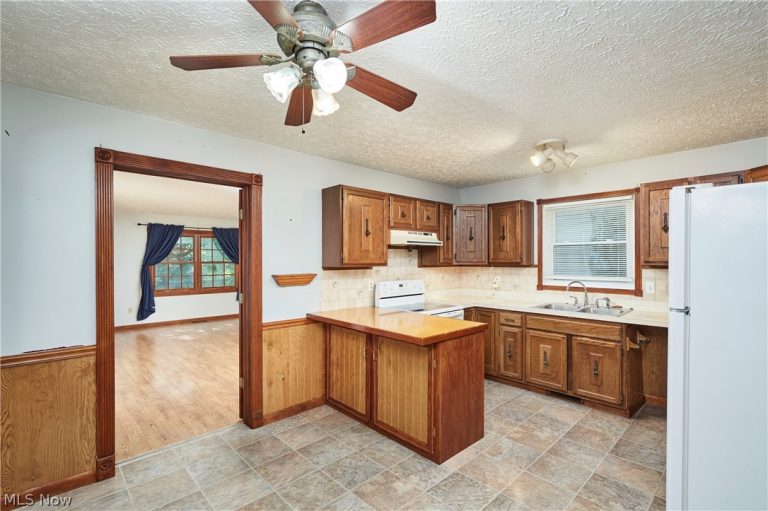 4055 Baird Road, Stow, OH - Photo 8