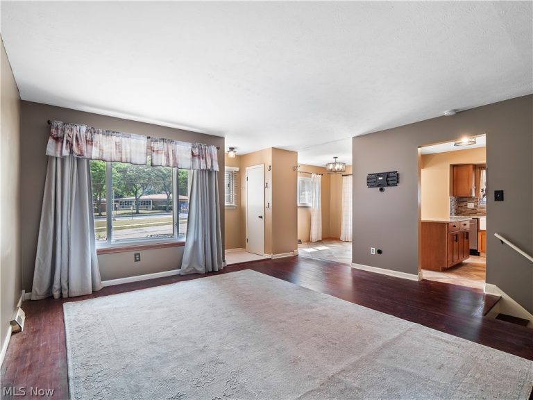 4402 Valleyside Road, Cleveland, OH - Photo 5