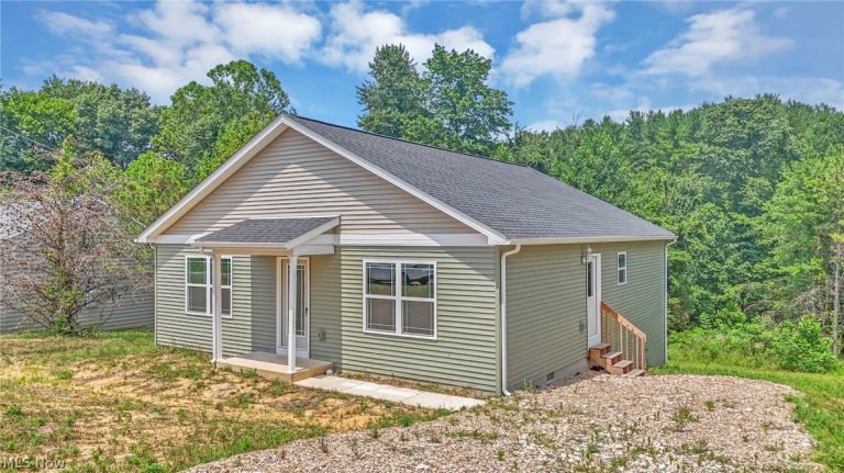353 Elm Street, New Straitsville, OH - Photo 3