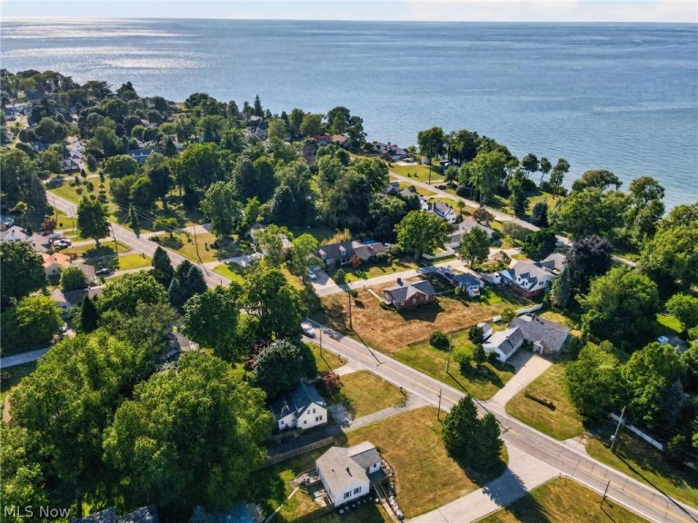 3912 Lake Road, Saybrook, OH - Photo 4
