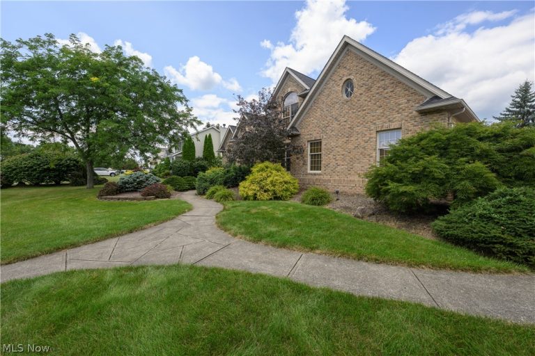 827 Mesa Verde Drive, Barberton, OH - Photo 2