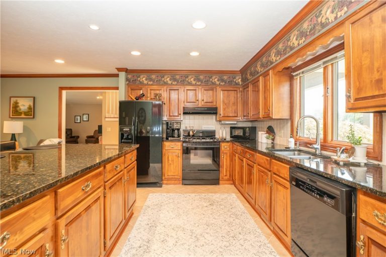 6215 Bayside Street, Canton, OH - Photo 8