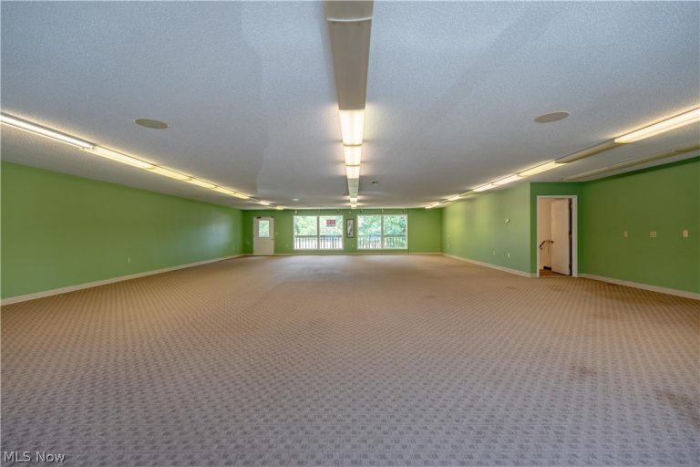 3249 Coral Road, Malvern, OH - Photo 6