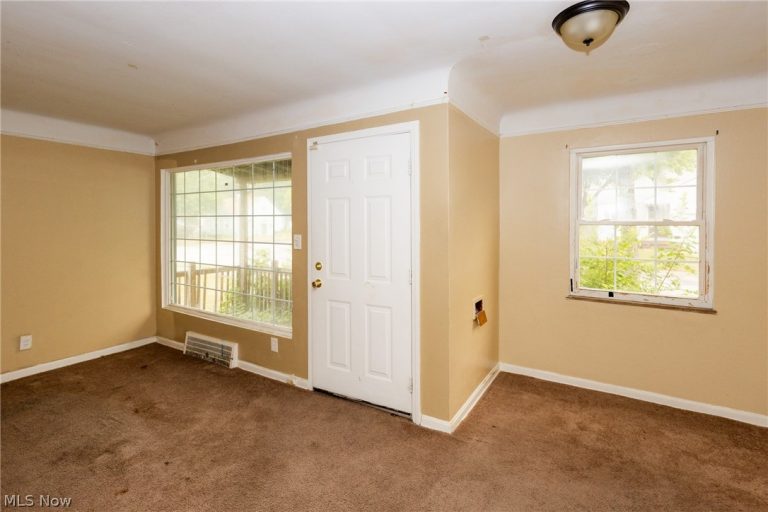 16906 Holly Hill Drive, Cleveland, OH - Photo 8