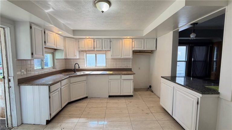 7425 Harvard Avenue, Cleveland, OH - Photo 4