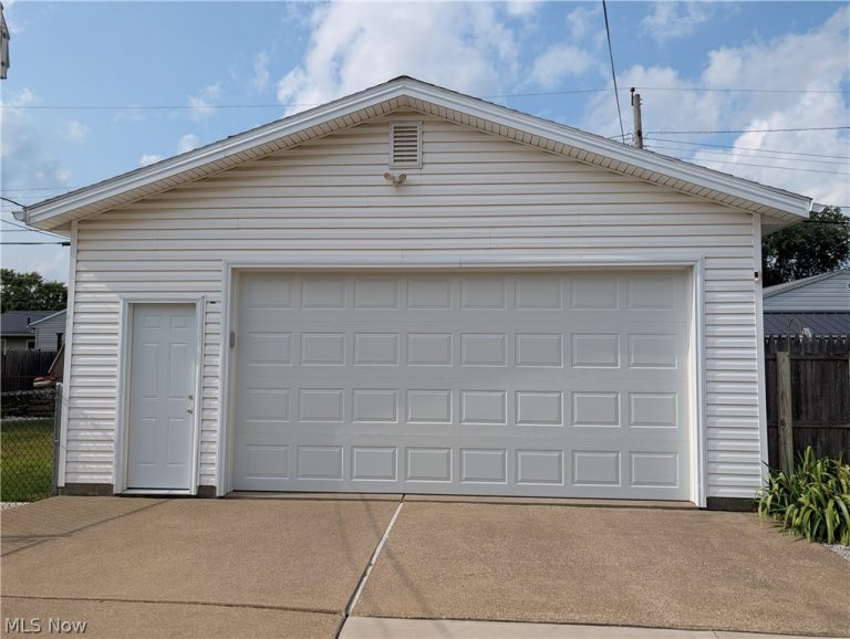 2325 Cathy Drive, Canton, OH - Photo 5