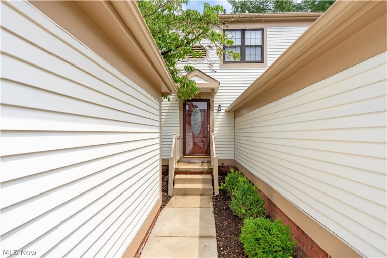 1856 Beechwood Avenue, North Canton, OH - Photo 2