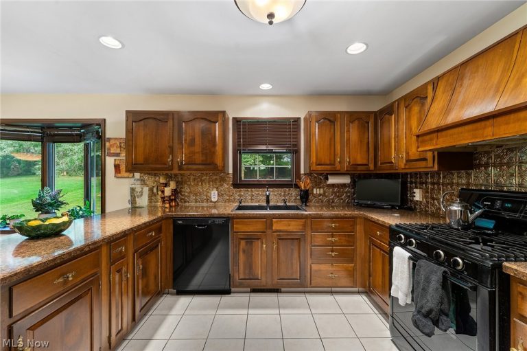 7617 Locust Lane, Poland, OH - Photo 5