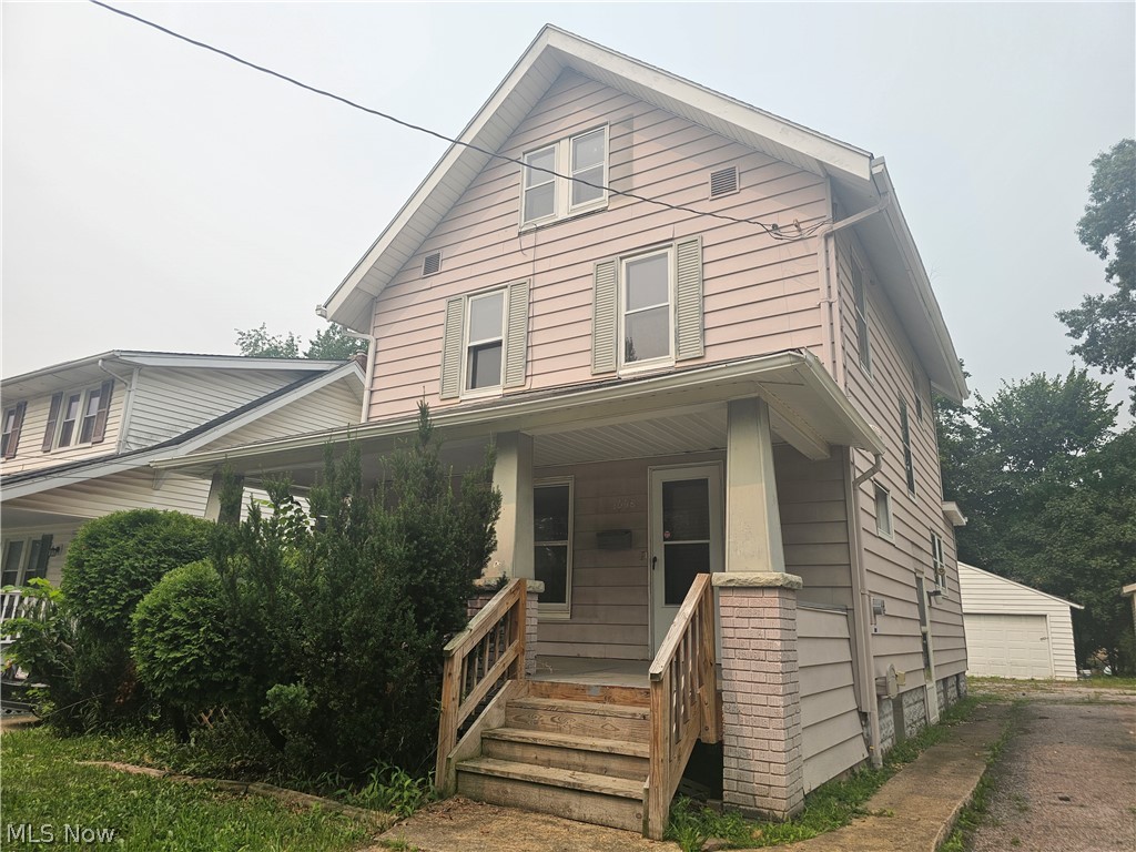 1098 Big Falls Avenue, Akron, OH