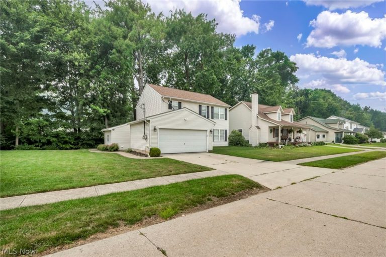 6472 Monroe Lane, North Ridgeville, OH - Photo 2