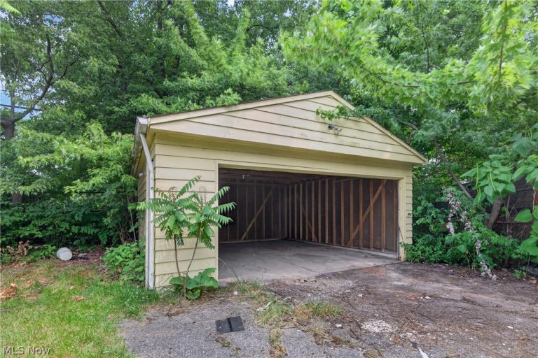3527 140th Street, Cleveland, OH - Photo 4