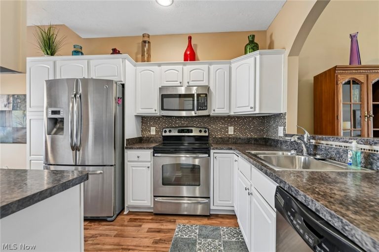 1399 Cross Creek Drive, Willoughby, OH - Photo 8