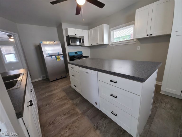 1810 Saint Elmo Avenue, Canton, OH - Photo 3