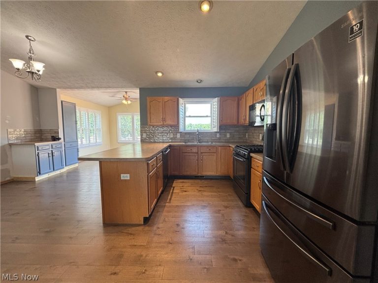 5788 Breezeway Drive, North Ridgeville, OH - Photo 3