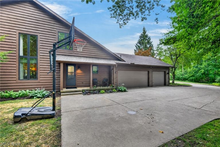 2571 Cedarwood Road, Pepper Pike, OH - Photo 3