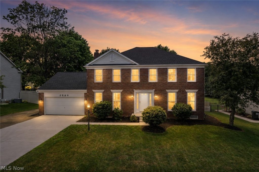 2888 Saint Albans Circle, North Canton, OH
