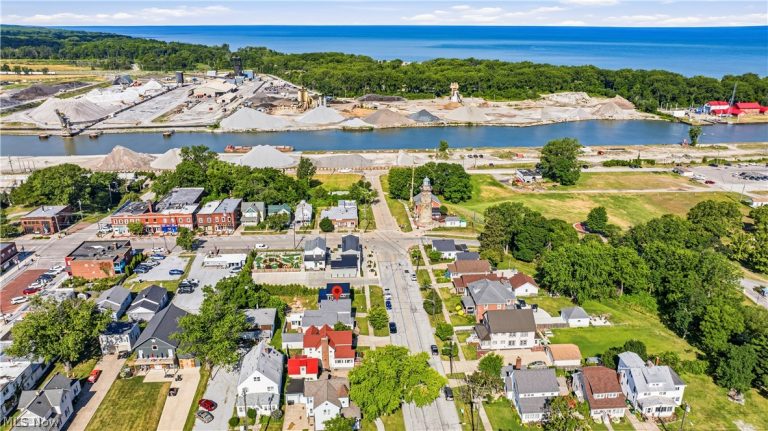 216 2nd Street, Fairport Harbor, OH - Photo 8