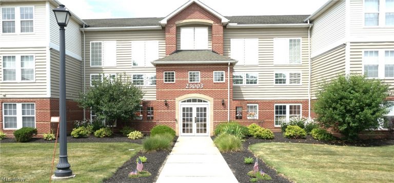 23003 Chandlers Lane, Olmsted Falls, OH, 44138
