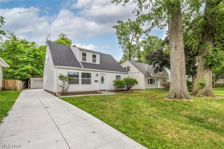 23928 Knickerbocker Road, Bay Village, OH - Photo 3